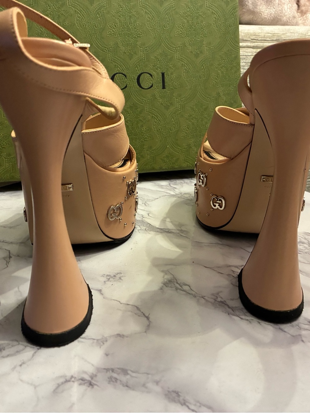 Gucci Pink Nude Leather Platform Sandals with Studded GG Detail. - Picture 3 of 5